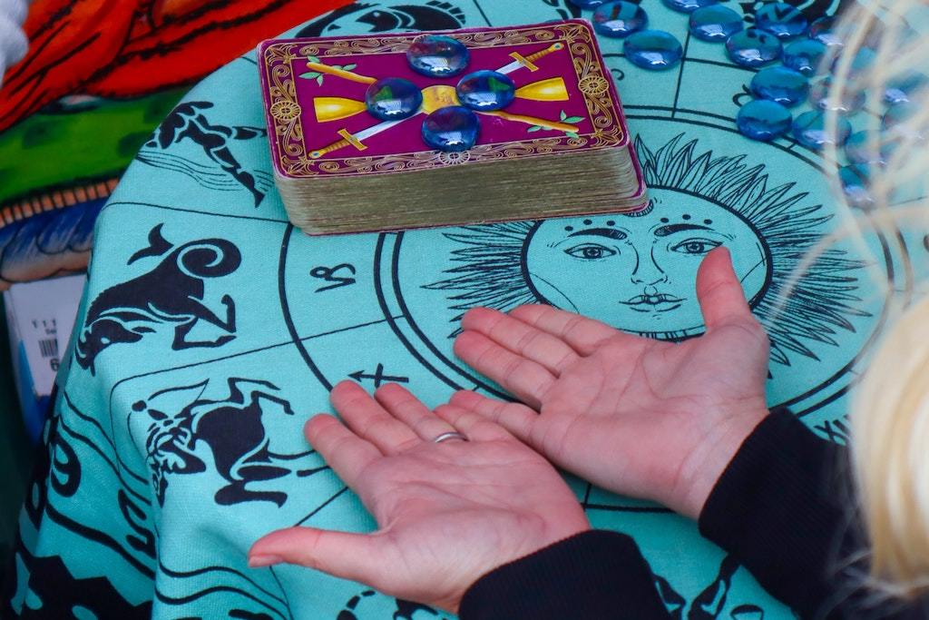 What is Tarot reading in Singapore?